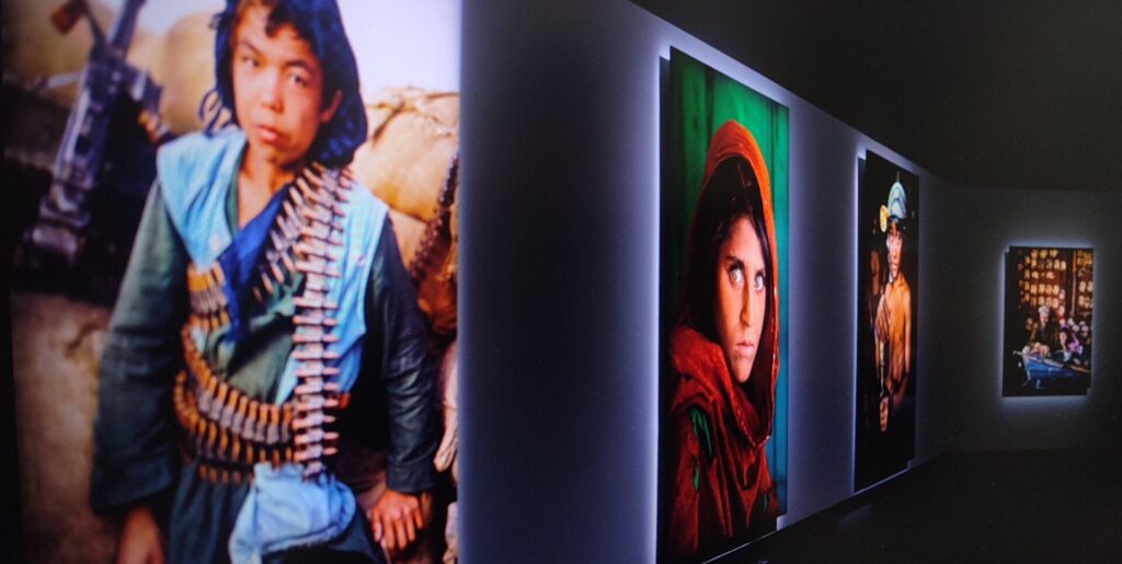 Immagine della mostra Children di McCurry a Genova